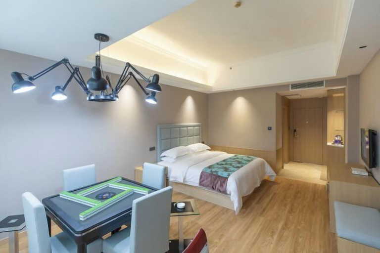 Bedroom, Dinis Hotel (Luoyang Kaiyuan), Luoyang
