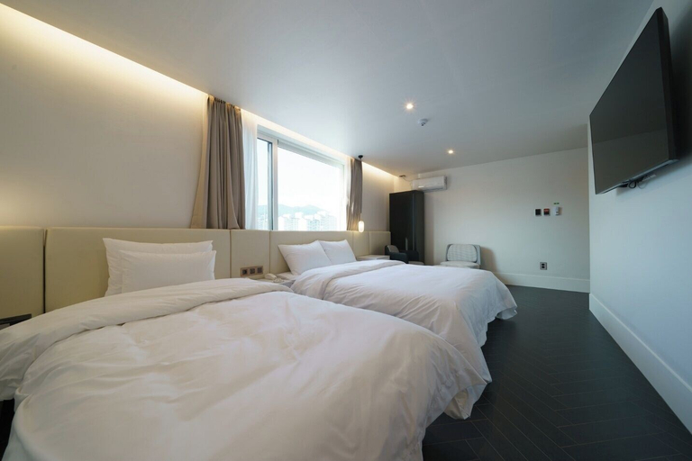 Bedroom 2, H Avenue hotel jungkwan, Gijang