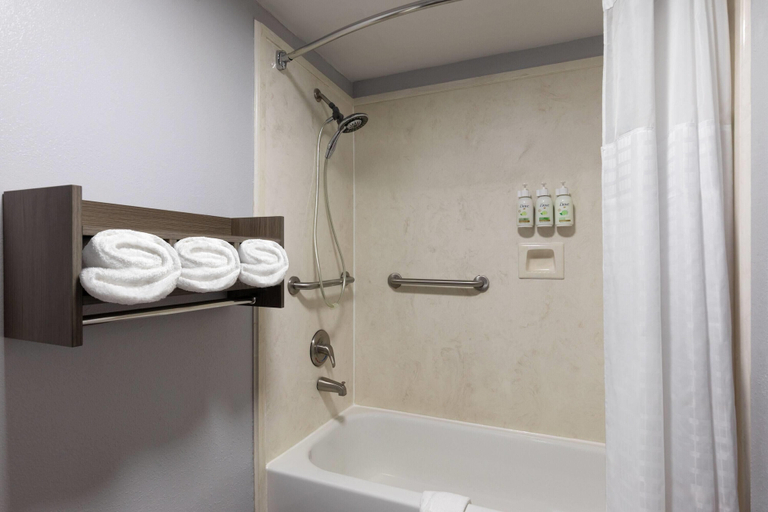 Bathroom 4, Baymont by Wyndham Moss Point/Pascagoula, Jackson