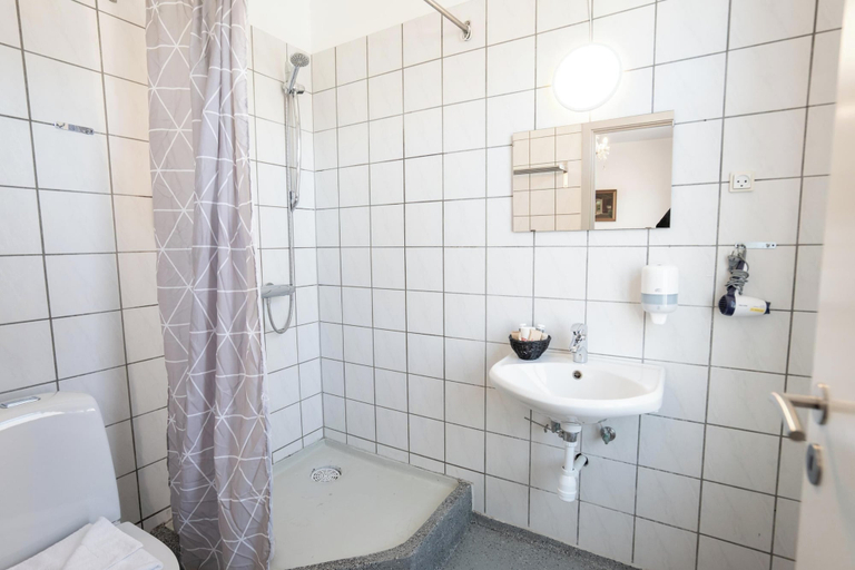 Bathroom 5, Hotel Postgaarden, Fredericia