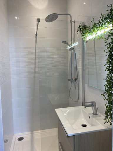 Bathroom 2, Marianne 6, Dordogne
