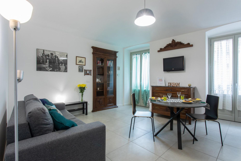 Room 5, Rosso di San Salvario by Wonderful Italy, Torino