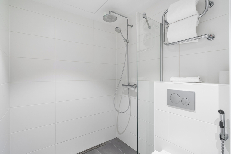 Bathroom 4, Omena Hotel Turku Kauppiaskatu, Finland Proper