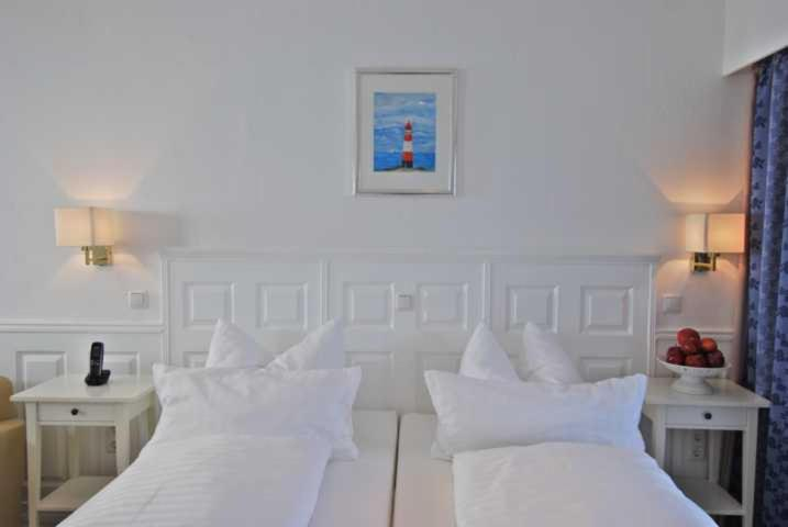 Bedroom 3, Wohlfuhlhotel Horn van Diek Garni mit Schwimmbad, Wittmund