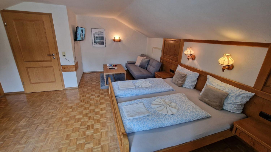 Bedroom 4, Alpen Hotel Martin, Ostallgäu