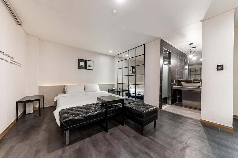 Bedroom 3, Paradise Hotel, Gunsan