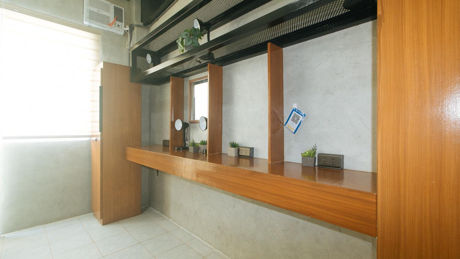 Bathroom, Riverview Inn Iloilo by RedDoorz, Iloilo City