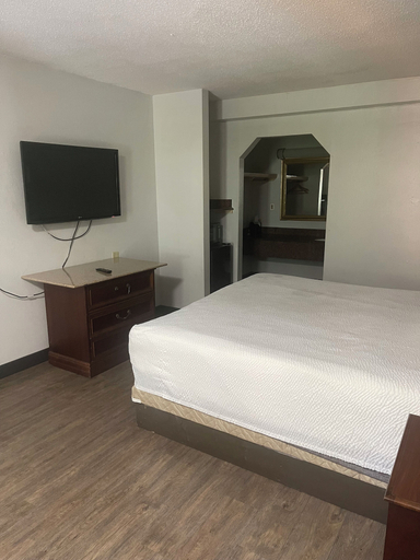 Bedroom 5, FairBridge Inn & Suites McDonough, Henry