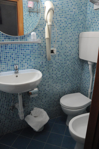 Bathroom, Hotel Villa Camilla, Savona