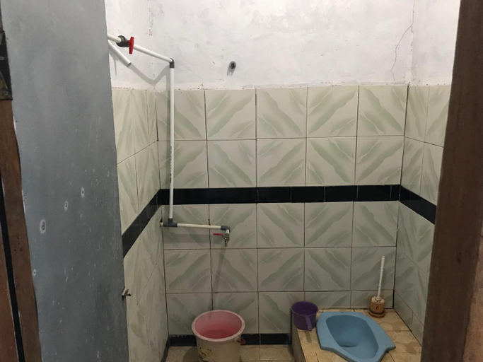 Bathroom, Talenta Mas Homestay, Rote Ndao