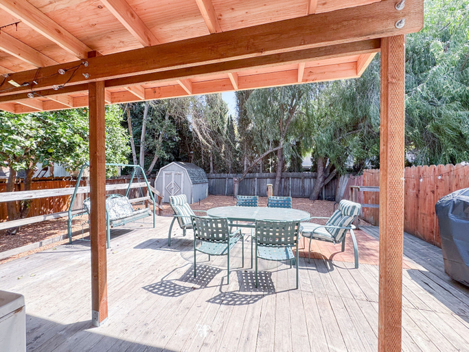 Others 5, Walk to Google 3BR Home Yard & Kitchen, Santa Clara