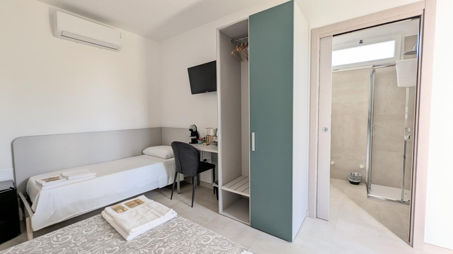 Bedroom 2, L'Ottavo Giorno, Lecce