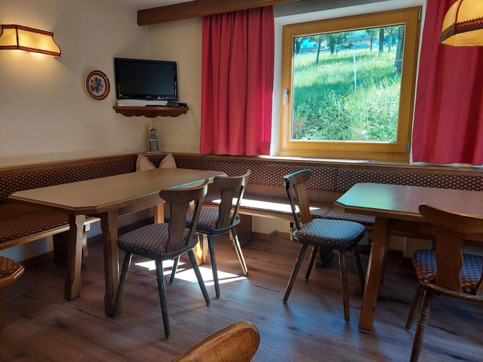 Dining 4, Farmhouse in Ramsau Near Ski Slopes, Schwaz