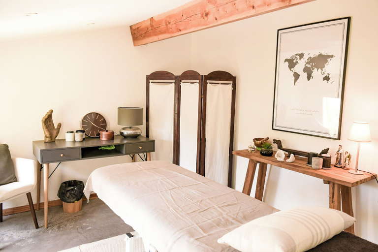 Bedroom 3, Les Hauts d'Avignon, Gard