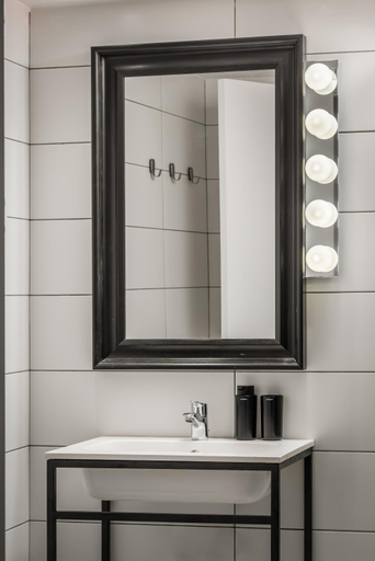 Bathroom 5, House by Pillow, Barcelona