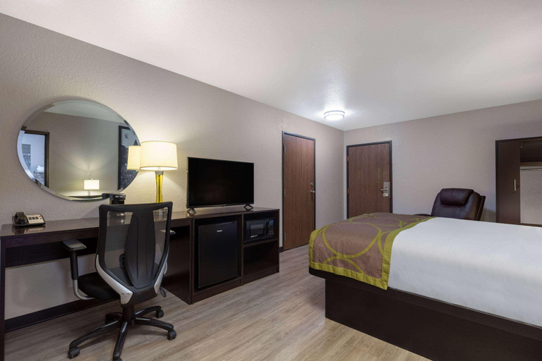 Bedroom 4, Super 8 by Wyndham St. Regis, Mineral