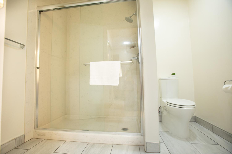 Bathroom 4, Munras Inn, Monterey