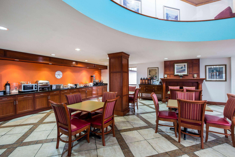 Food & Drinks 5, Howard Johnson by Wyndham Evansville East, Vanderburgh