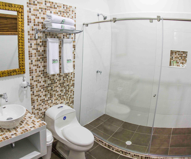 Bathroom 2, Hotel Brisas La Gaviota Mariquit-Tolima, San Sebastian de Mariquita
