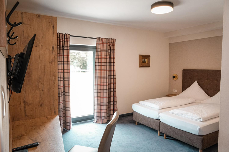 Bedroom 2, Bad Resort, Straubing-Bogen