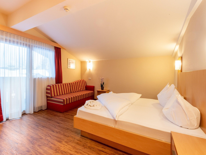 Living room, Hotel Room in Langenfeld, Imst