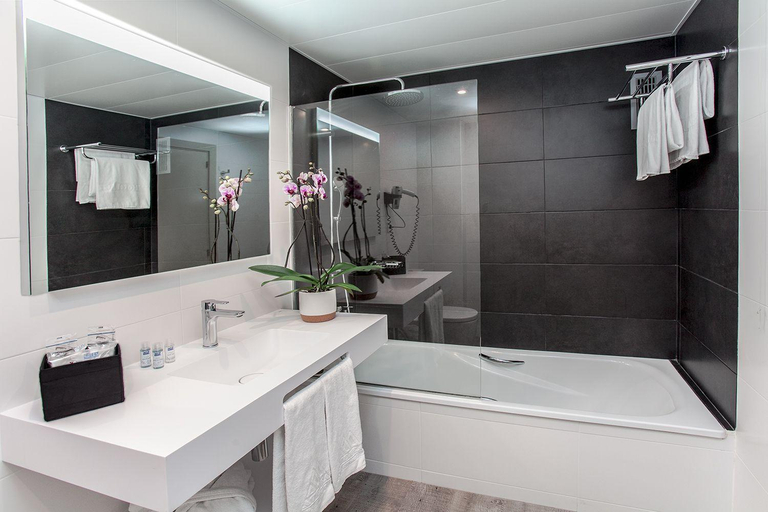 Bathroom 4, Aparthotel Atenea Barcelona, Barcelona