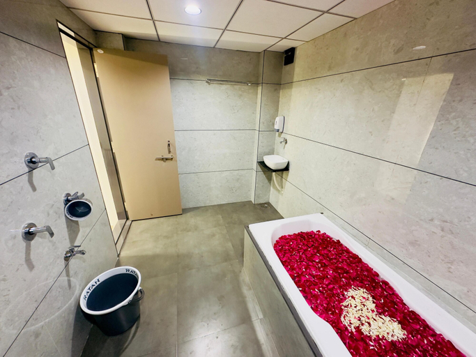 Bathroom 5, Hotel Soya - Best Hotel AC Rooms Surat, Surat