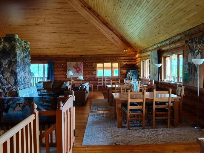 Food & Drinks, Smithers Driftwood Lodge, Bulkley-Nechako