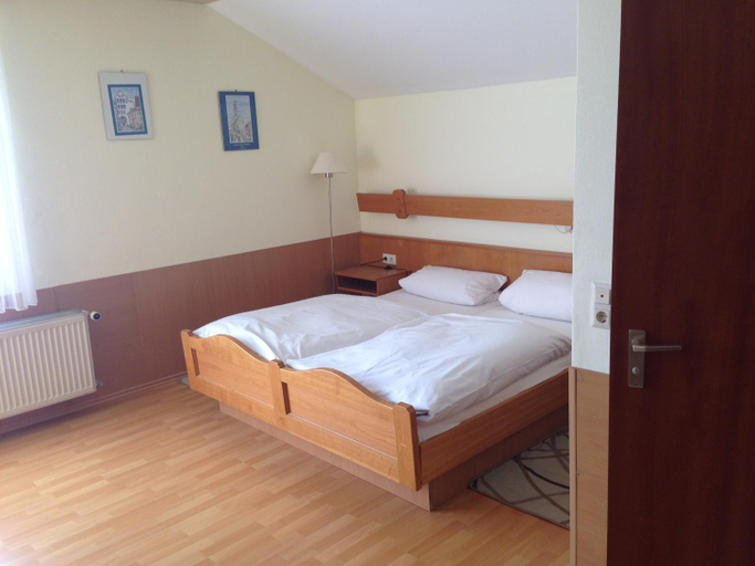 Bedroom, Hotel Sonnenhof, Günzburg