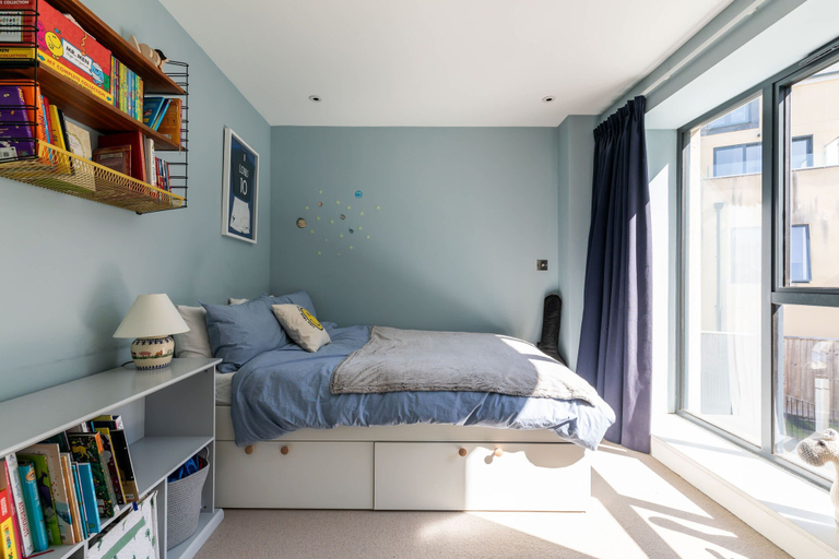 Room 5, Stylish Family Home With Garden, Bristol