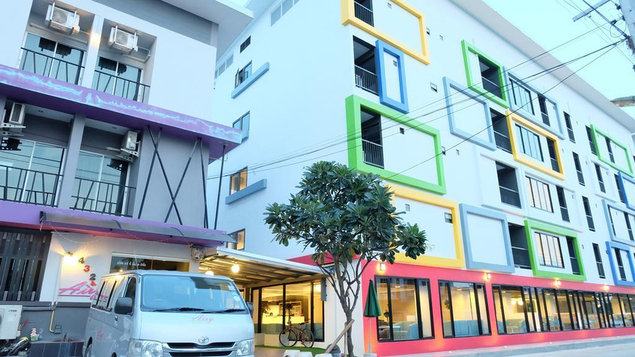 Exterior & Views