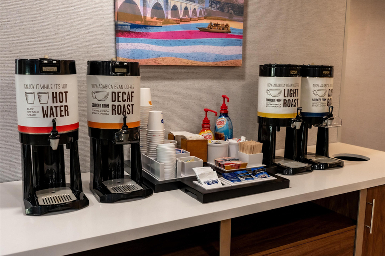 Food & Drinks 5, Hampton Inn & Suites Leesburg, Loudoun