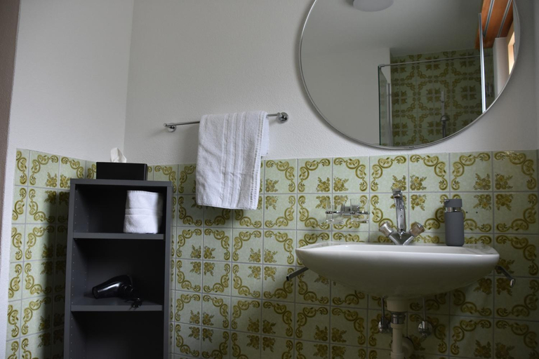 Bathroom, Hotel Pazzola, Surselva