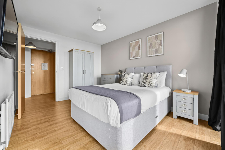 Bedroom 2, Vizion MK by Cotels - 1, 2 & 3 beds - 40+ units ideal for Groups - Flexible - Parking, Milton Keynes