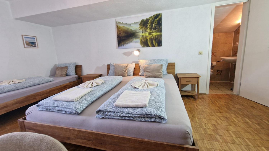 Bedroom 2, Alpen Hotel Martin, Ostallgäu