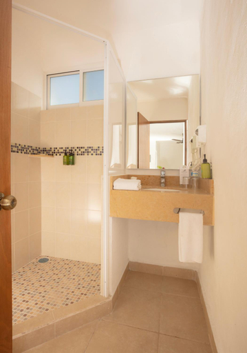 Bathroom 4, Costa Club Punta Arena - Todo Incluido, Puerto Vallarta