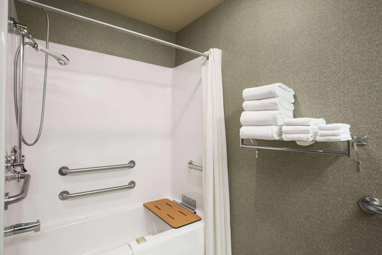 Bathroom 4, Super 8 by Wyndham Troy, Lincoln