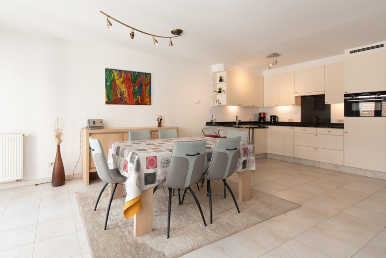 Dining 2, Comfy City Stay Near Sea, West-Vlaanderen
