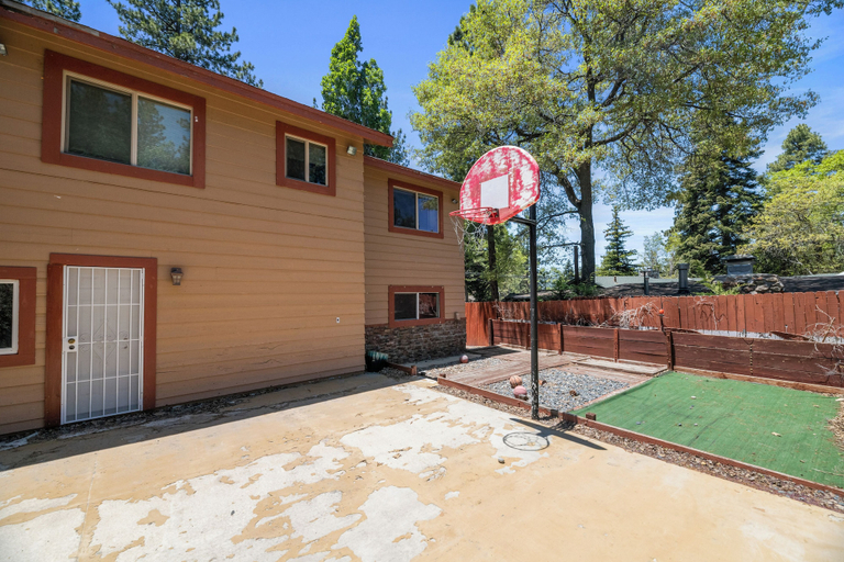 Exterior & Views 1, Moonridge Retreat, San Bernardino
