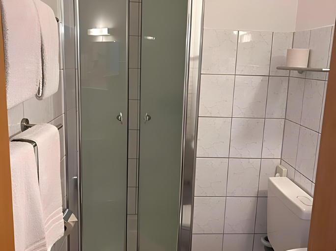 Bathroom 5, Residenz Hotel Wuppertal, Wuppertal