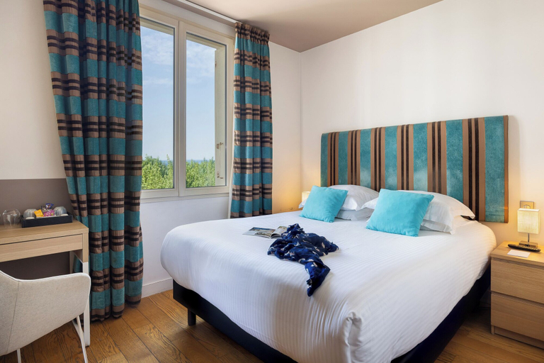 Bedroom 4, Hotel Royalmar, Alpes-Maritimes