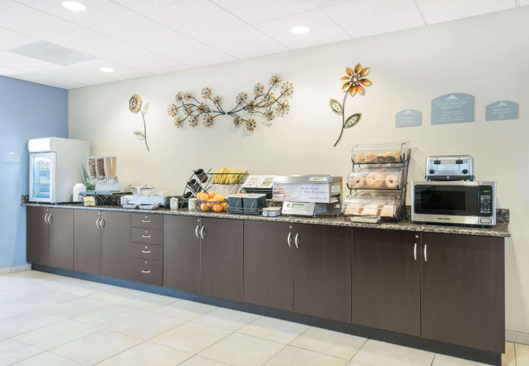 Food & Drinks 5, Microtel Inn & Suites by Wyndham Stanley, Mountrail
