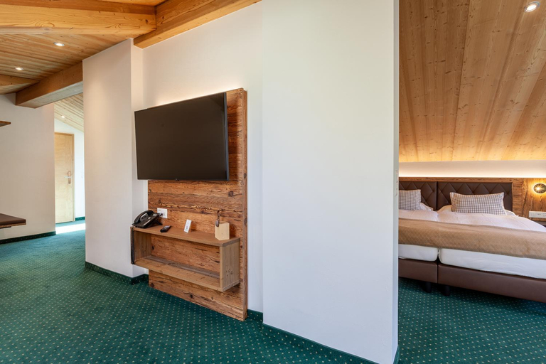 Bedroom 3, Hotel Jaegerhof, Visp