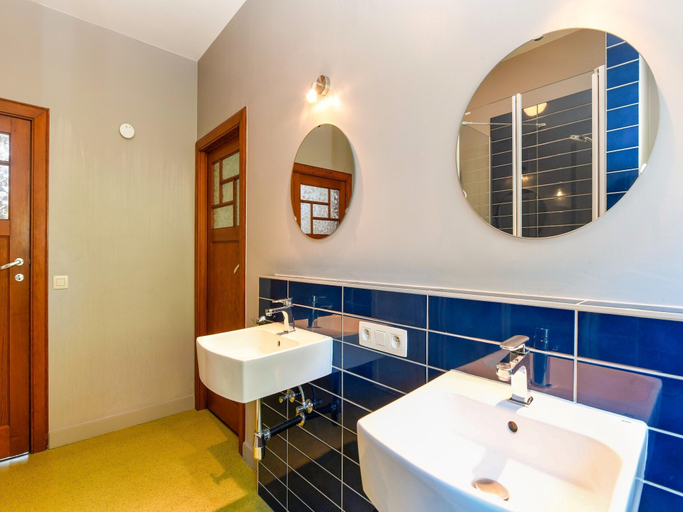 Bathroom 2, Nieuwpoort Home With Garden, West-Vlaanderen