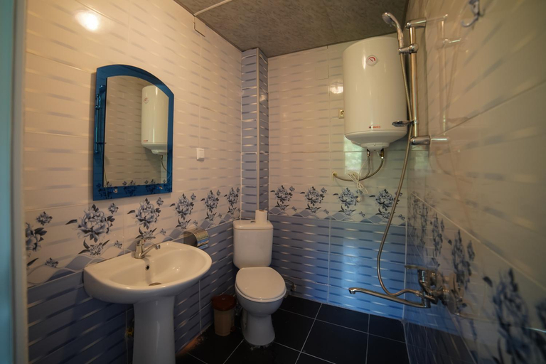 Bathroom, Khikhani Palace, Khulo