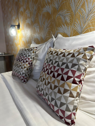 Bedroom 3, Logis Hotels - Le Saint Marcel, Lot-et-Garonne