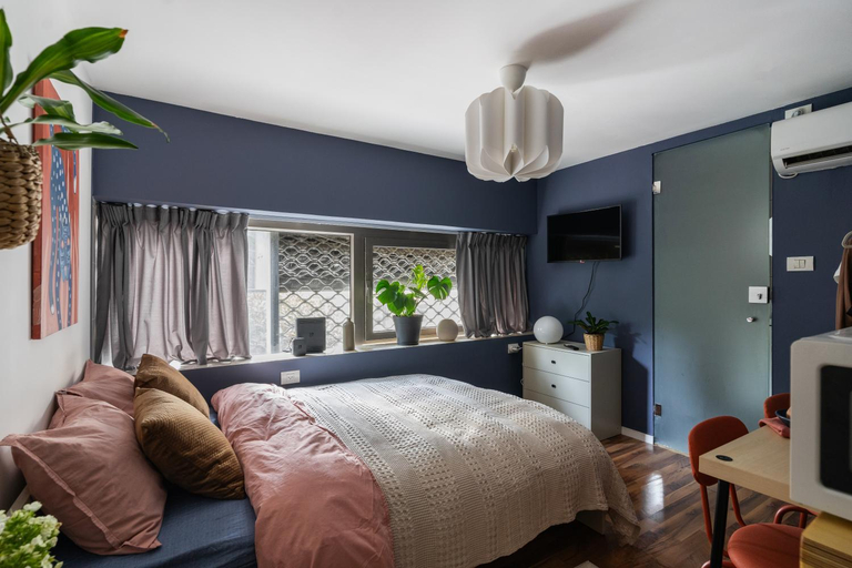 Bed, Dotan's Boutique Studios - By Gordon Beach!