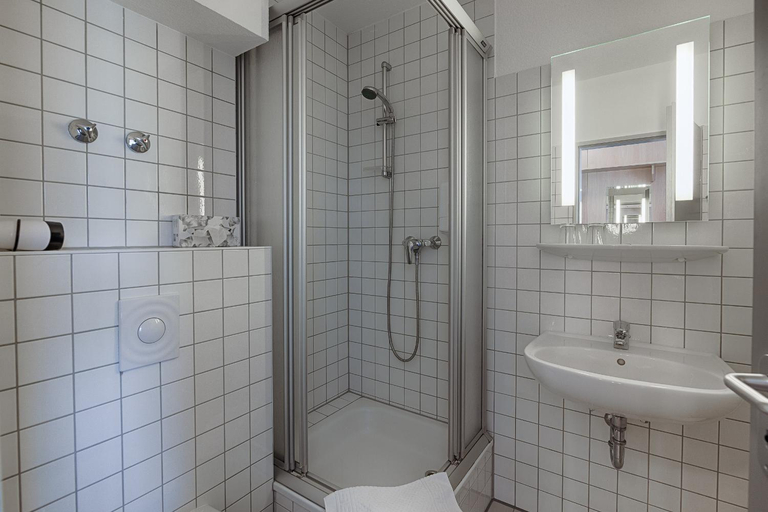 Bathroom 3, Hotel Haus Oberland, Hildburghausen