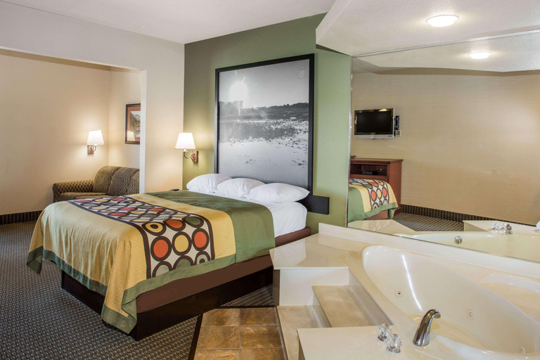 Bedroom 3, Super 8 by Wyndham Troy, Lincoln