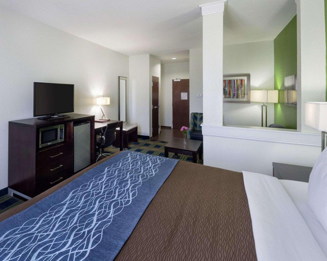Bedroom 4, Comfort Inn & Suites Victoria North, Victoria